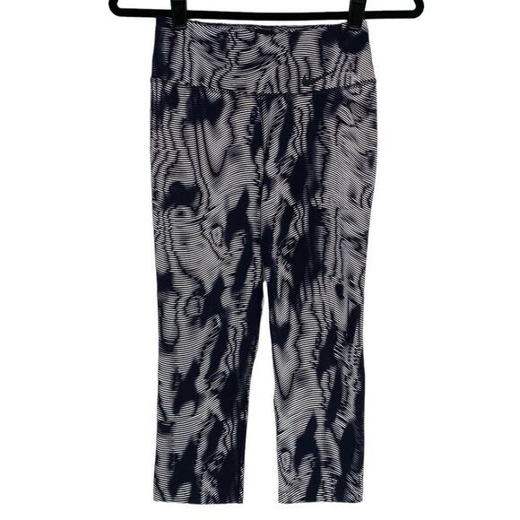 Nike Dri Fit Black + White Legendary Waves Training Reflective Crops XS - Picture 1 of 11